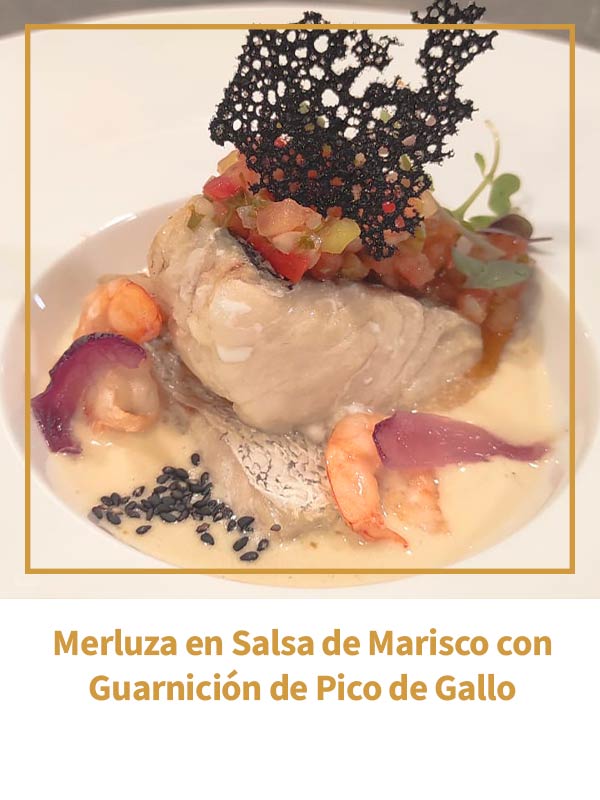 Merluza en Salsa de Marisco con Guarnición de Pico de Gallo
